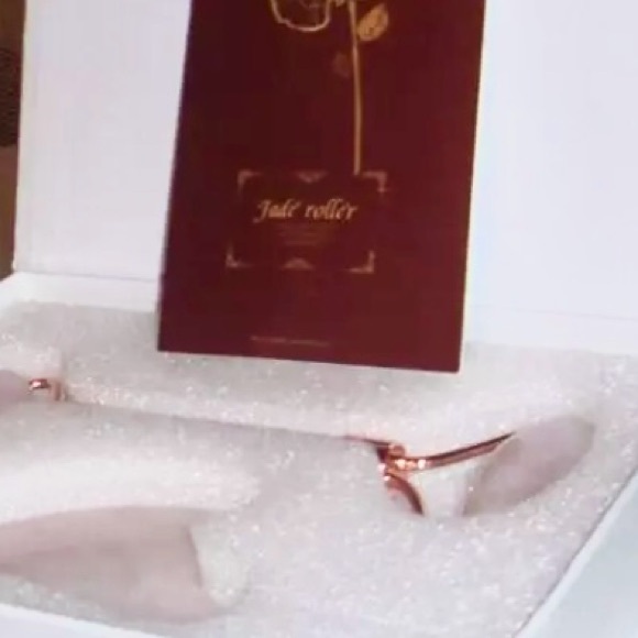 JADE ROLLER Focus on your beauty green box set, brand new unopened, stock photo - Picture 6 of 6